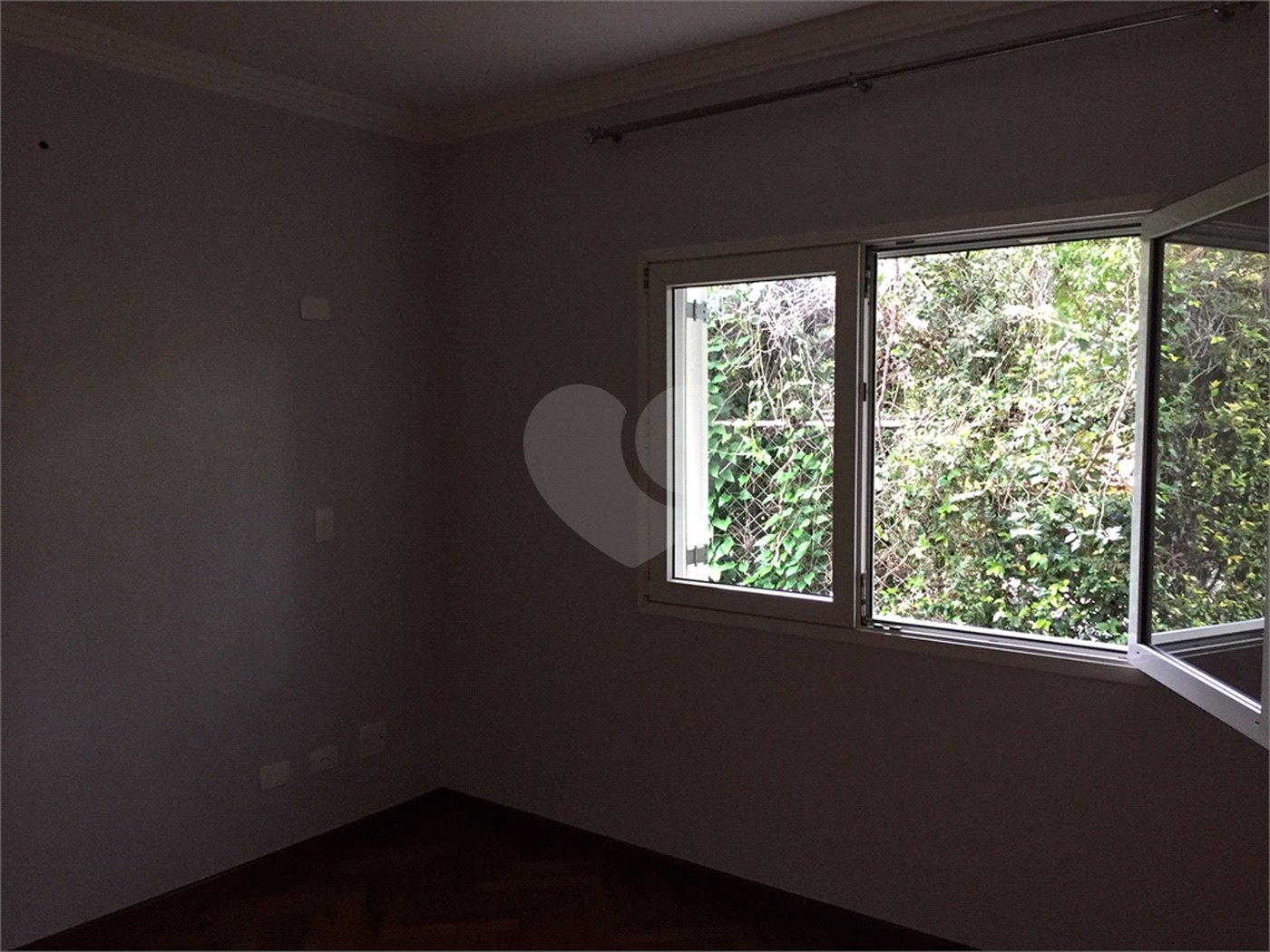 Casa à venda com 4 quartos, sendo 2 suítes, no condomínio Residencial Morumbi, São Paulo - SP