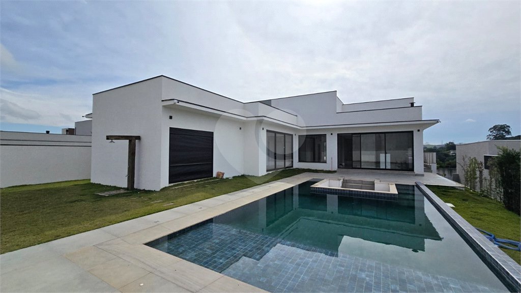 Casa à venda ou para alugar com 5 quartos, sendo 4 suítes,  no condomínio Equilibrium, Atibaia - SP