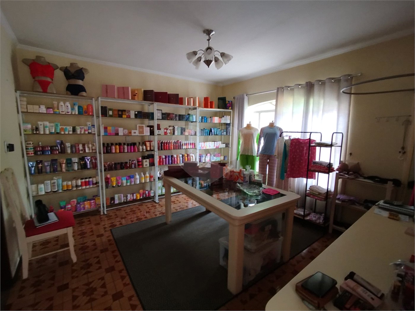 Casa à venda com 3 quartos, sendo 1 suíte, em Jardim Leocádia, Sorocaba, SP