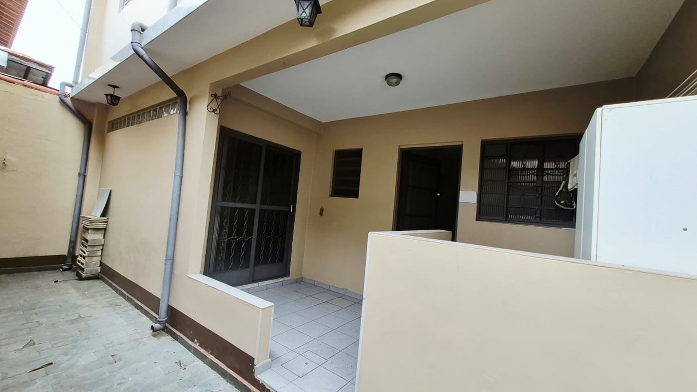 Casa espaçosa com edícula e 218 m² muito bem aproveitados! Conjunto Residencial Butantã, São Paulo - SP