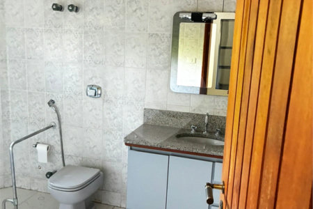 Sobrado para alugar com 4 quartos, sendo 2 suítes,  no Centro, Três Lagoas, MS