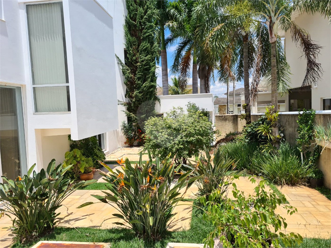 Casa à venda com 6 quartos, sendo 4 suítes, no condomínio Jardim Paulista I, Vinhedo - SP