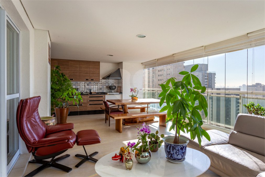 Apartamento à venda com 3 suítes em Vila Mariana, São Paulo, SP