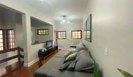 Sobrado à venda com 3 quartos, sendo 1 suíte, em Adalgisa, Osasco, SP