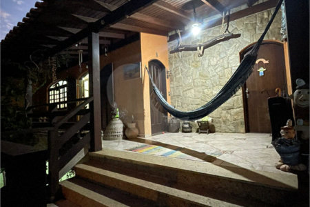 Sobrado à venda com 4 quartos, sendo 1 suíte,  em Vila Suissa, Mogi das Cruzes, SP
