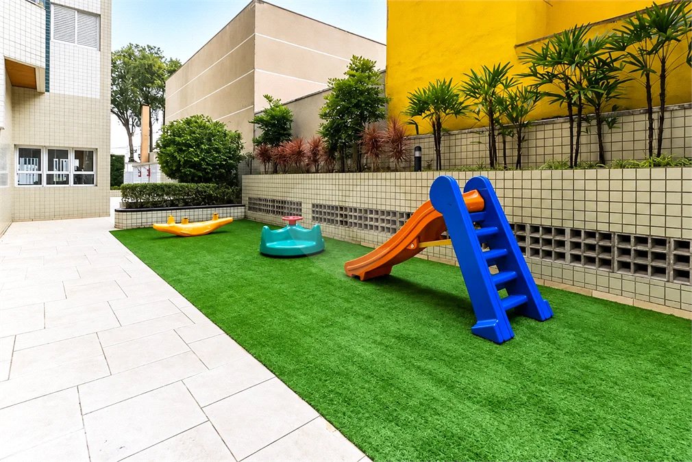 Apartamento de 84m² na Vila Lusitânia, em São Bernardo do Campo, com 3 dormitórios, suíte com varanda, 2 vagas cobertas, depósito privativo e lazer completo.