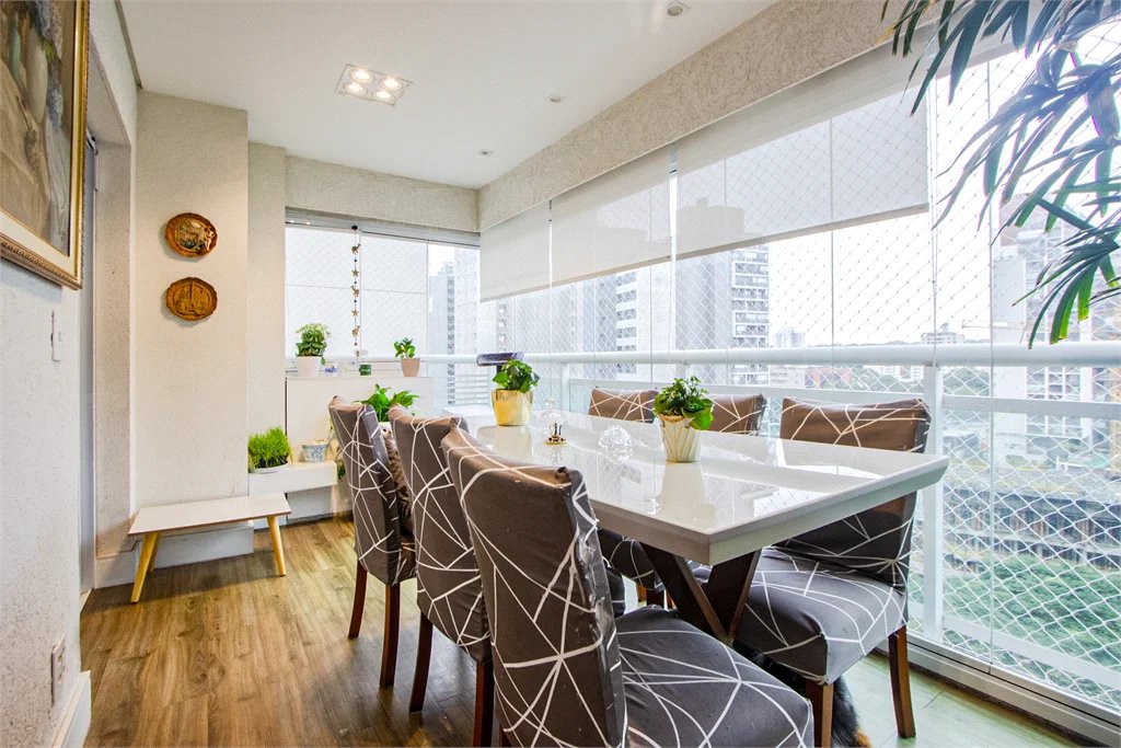 Apartamento à venda com 2 quartos, sendo 1 suíte,  em Jardim das Acácias, São Paulo, SP