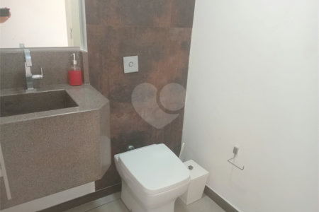 Casa à venda com 4 quartos, sendo 3 suítes, no condomínio Arco Iris, Atibaia - SP