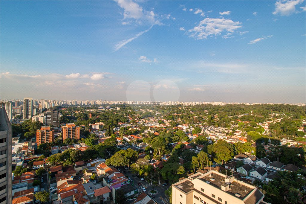 Apartamento à venda com 3 quartos, sendo 1 suíte, em Alto da Boa Vista, São Paulo, SP