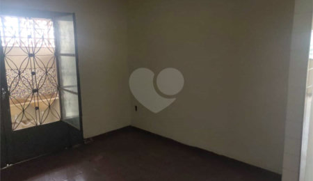 Sobrado à venda com 4 quartos em Jardim Limoeiro, São José dos Campos, SP
