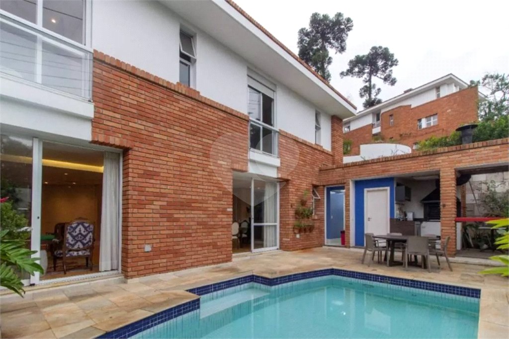 Casa à venda ou para alugar com 4 suítes no condomínio Araucárias, São Paulo - SP