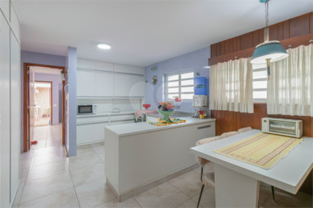 Casa Térrea à venda com 4 quartos, sendo 2 suítes, em Alto de Pinheiros, São Paulo, SP
