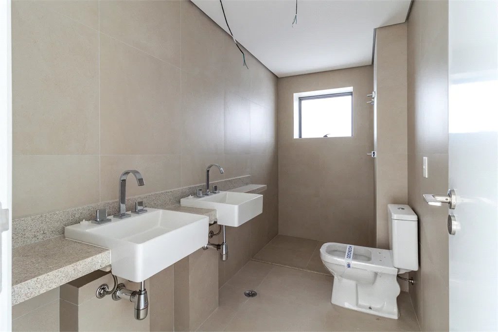 Apartamento à venda ou para alugar com 4 quartos, sendo 3 suítes,  em Jardim Morumbi, São Paulo, SP