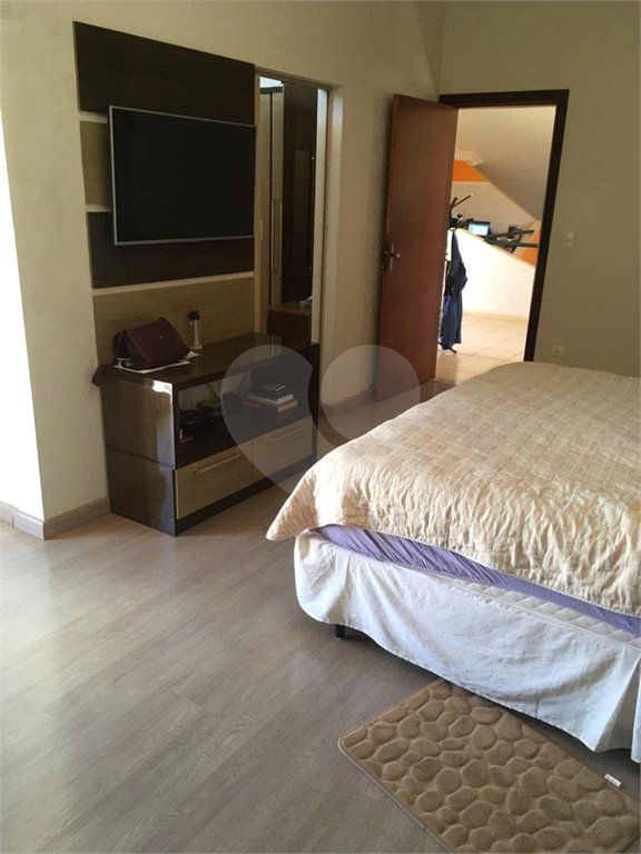 Sobrado à venda com 4 quartos, sendo 1 suíte,  em Vila Asem, Itapetininga, SP