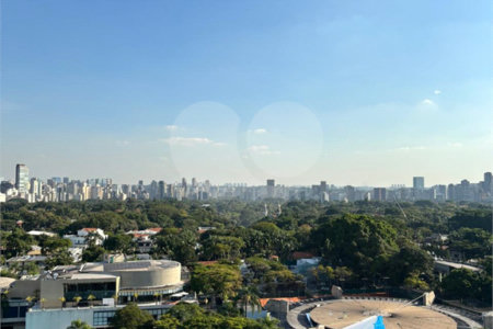 Apartamento à venda com 3 quartos, sendo 1 suíte, em Cerqueira César, São Paulo, SP
