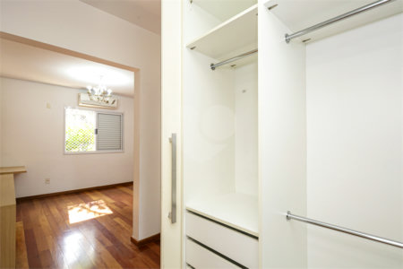 Casa à venda com 3 suítes no condomínio Villaggio Belvedere, São Paulo - SP