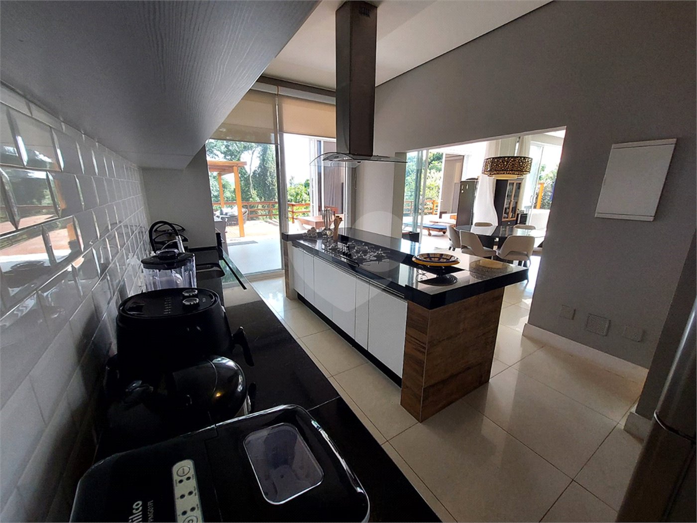 Casa à venda ou para alugar com 4 suítes no condomínio Jardim Primavera, Louveira - SP