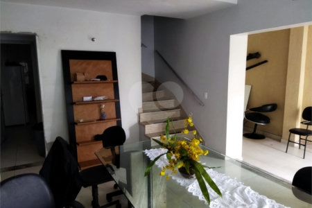 Vende Sobrado com 180m² - Vila Santa Catarina