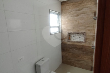 Sobrado à venda, 3 suítes, garagem, a 300 m do metrô Vila Matilde