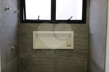 Sobrado em condomínio na cidade de Atibaia com vista espetacular, privacidade e conforto, avalia permuta, aceita financiamento