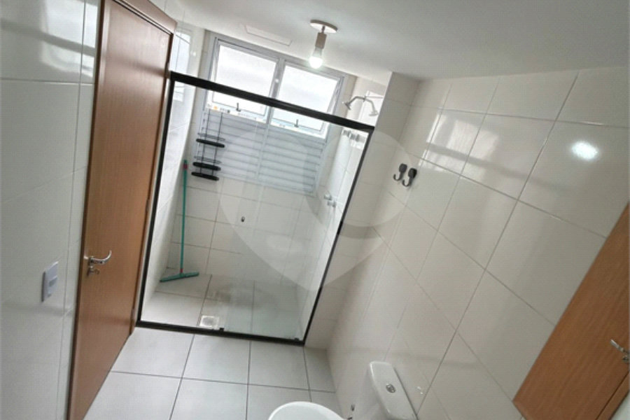 Apartamento de 44m² com vaga na garagem.