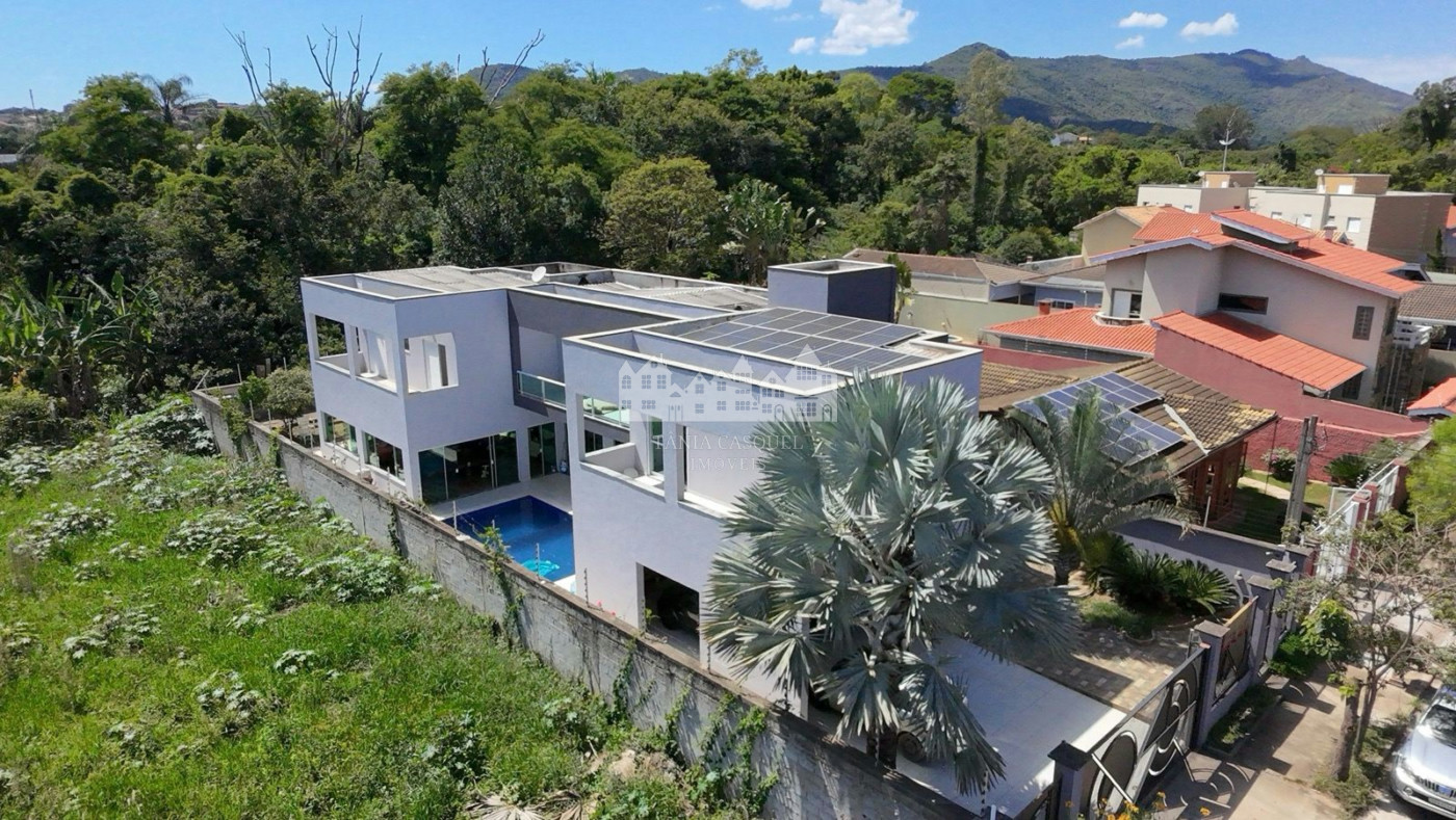 Casa à venda com 5 quartos, sendo 3 suítes,  em Loteamento Jardim Morumbi, Atibaia, SP