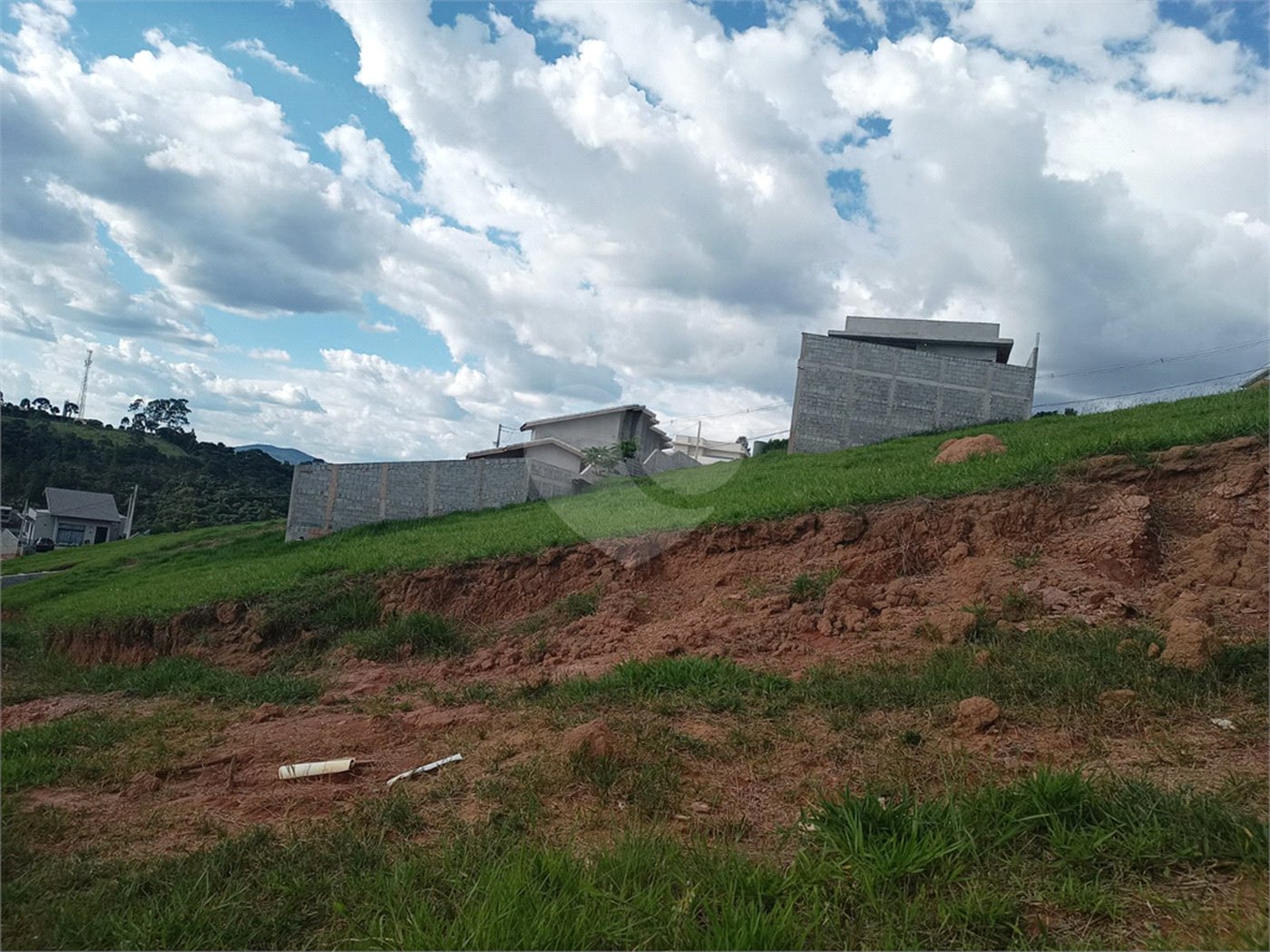 Terreno Exclusivo em Condomínio Fechado a 10 Minutos de Atibaia