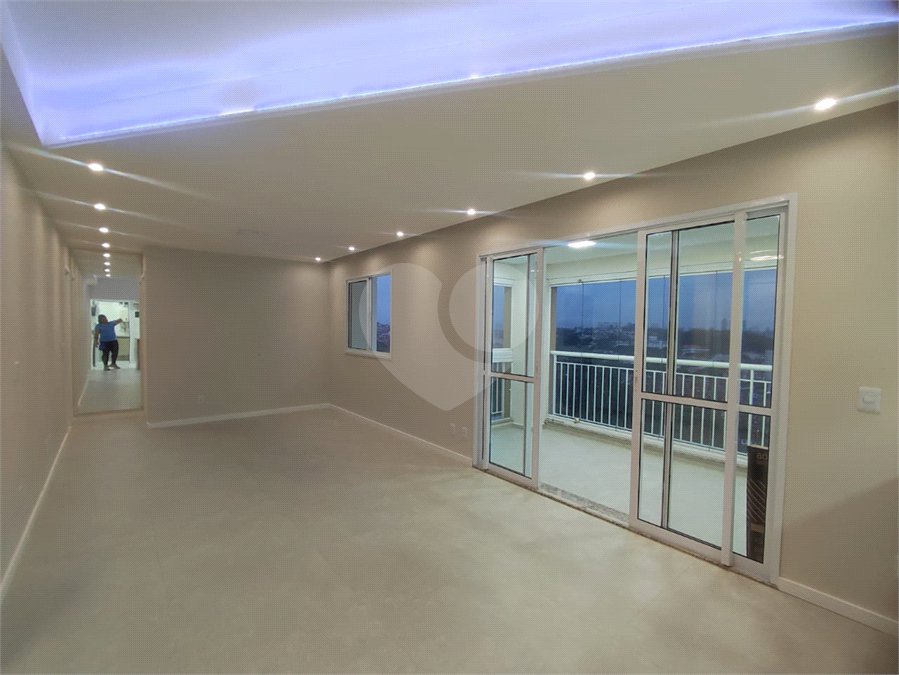 Apartamento à venda com 3 quartos, sendo 2 suítes,  em Jardim Arpoador, São Paulo, SP