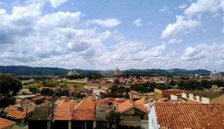 Sobrado à venda com 4 quartos, sendo 1 suíte, em Jardim Alvinópolis, Atibaia, SP