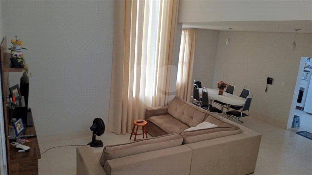 Casa à venda com 3 quartos, sendo 1 suíte, em Residencial Central Parque, Salto, SP
