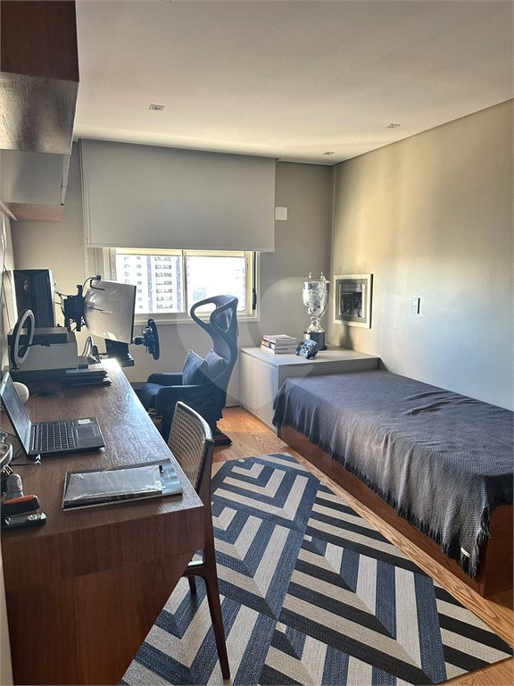 Apartamento à venda com 4 quartos, sendo 3 suítes, em Alto de Pinheiros, São Paulo, SP