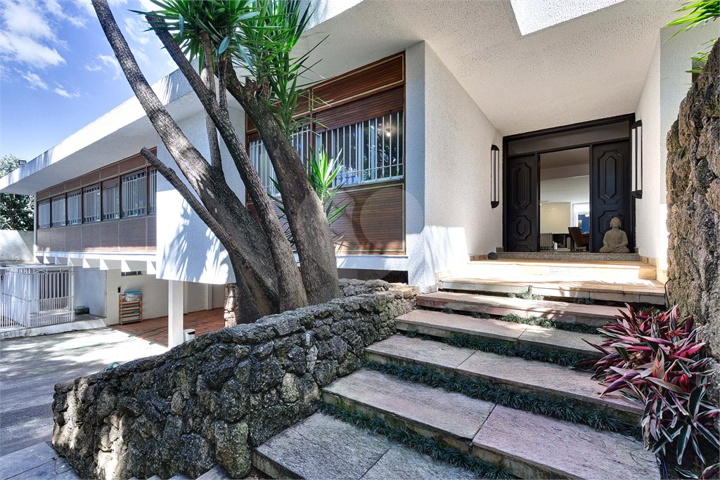 Casa à venda com 4 suítes em Jardim Cordeiro, São Paulo, SP