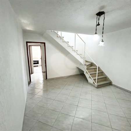 Sobrado à venda com 3 quartos, sendo 1 suíte,  em Jardim Santa Emília, São Paulo, SP