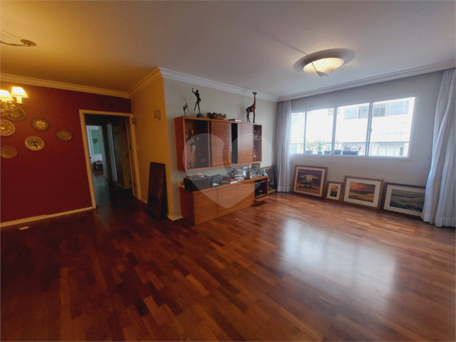 Apartamento à venda com 3 quartos, sendo 1 suíte,  em Jardim Paulista, São Paulo, SP