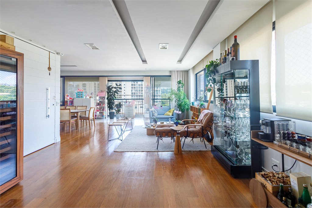 Apartamento à venda com 4 quartos, sendo 2 suítes,  em Jardim Panorama, São Paulo, SP