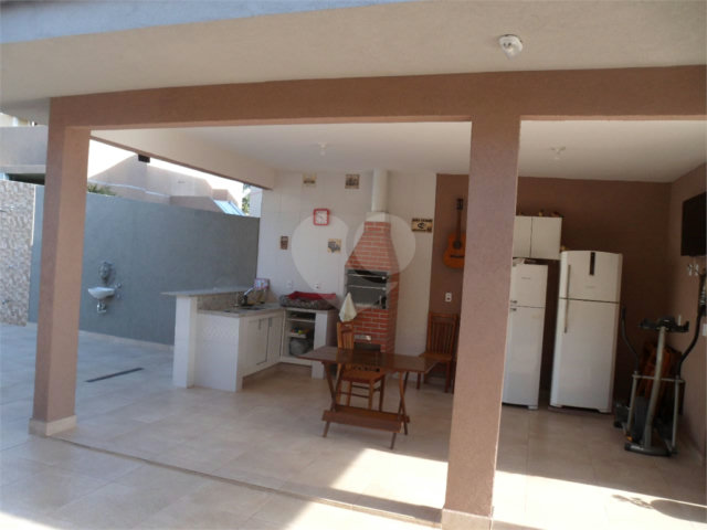 Casa à venda com 4 quartos, sendo 2 suítes, no condomínio Parque das Garças, Atibaia - SP