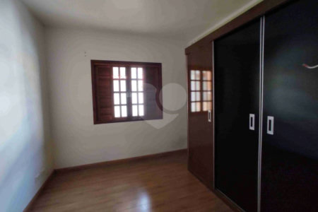 Casa à venda com 3 quartos, sendo 1 suíte, no condomínio Eldourado, São José dos Campos - SP