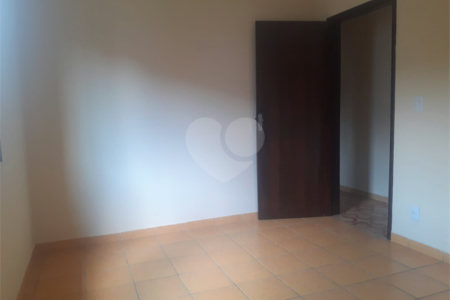 Sobrado à venda com 3 quartos em Vila Clarice, São Paulo, SP
