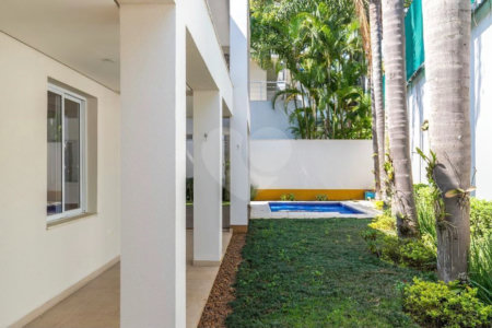 Casa à venda com 4 suítes no condomínio Vila Alba, São Paulo - SP