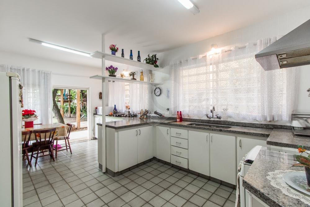 Casa à venda com 4 quartos, sendo 2 suítes, em Brooklin, São Paulo, SP