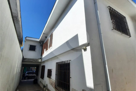 Sobrado à venda ou para alugar com 8 quartos, sendo 2 suítes, em Santo Amaro, São Paulo, SP