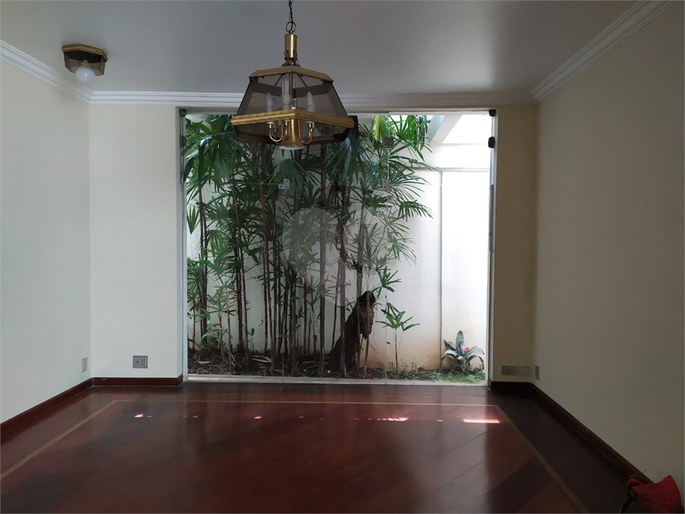 Casa à venda com 4 quartos, sendo 2 suítes, em Jardim das Vertentes, São Paulo, SP