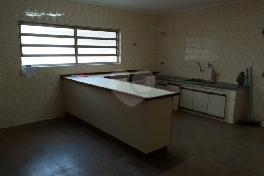 Excelente Sobrado com 04 suítes. Venha fazer uma visita.