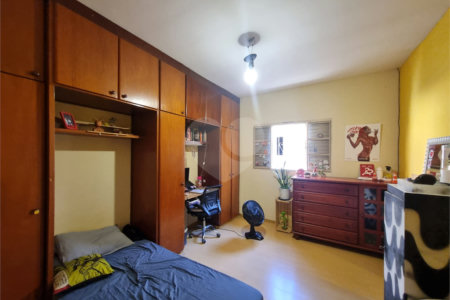 Casa à venda com 4 quartos, sendo 1 suíte,  em Jardim Guarujá, Sorocaba, SP