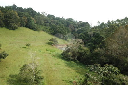 Chácara à venda com 5 quartos em Volta Grande (são João Novo), São Roque, SP
