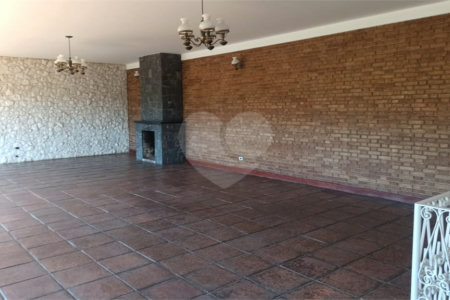 Casa à venda com 4 quartos, sendo 1 suíte, em Vila Santista, Atibaia, SP