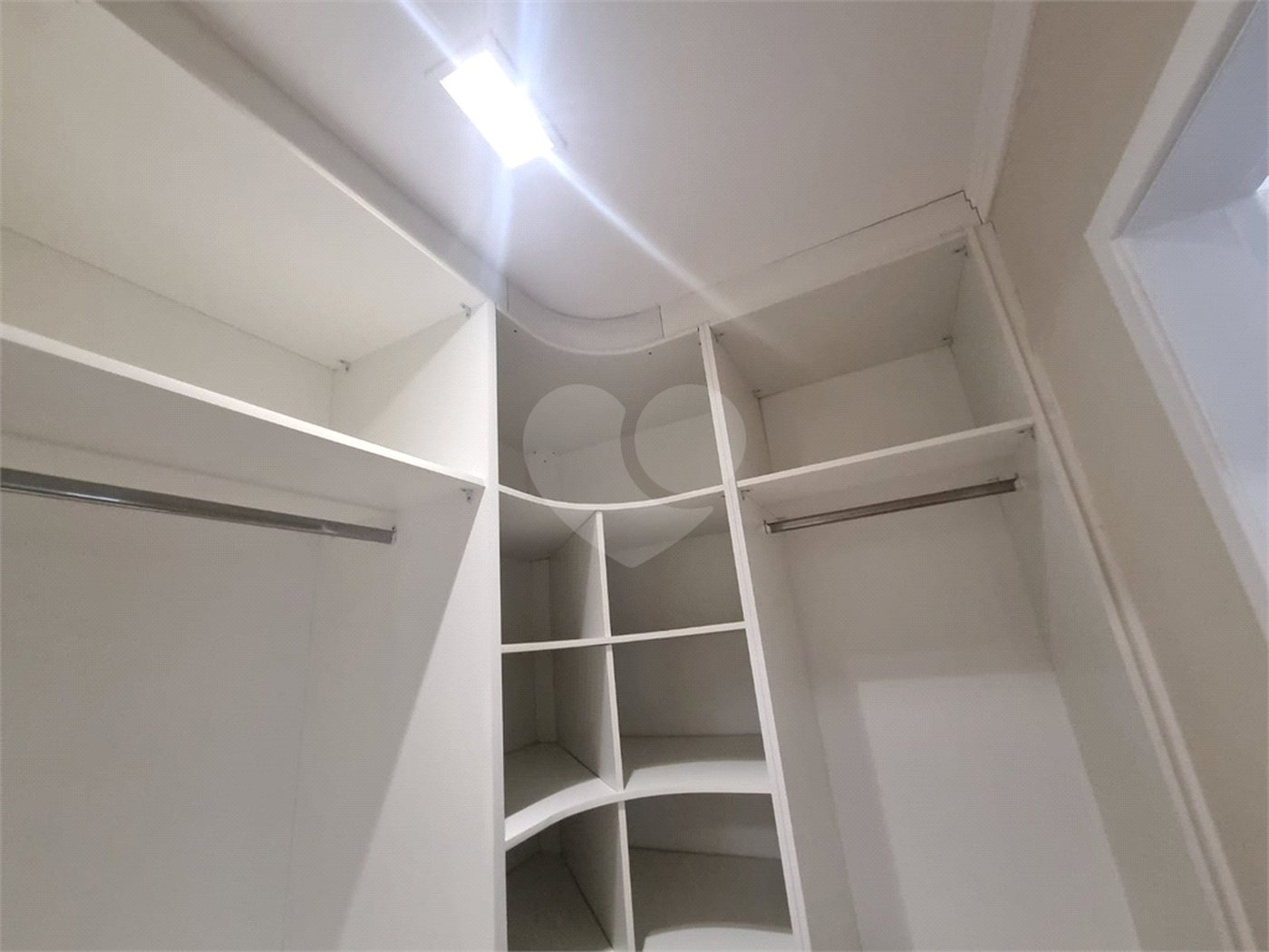 Sobrado à venda com 3 quartos, sendo 1 suíte,  em Jardim Belizário, Cotia, SP
