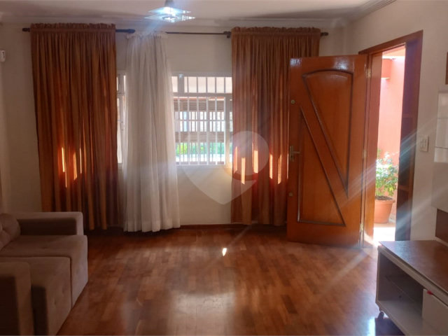 Sobrado à venda com 4 quartos, sendo 1 suíte,  em Interlagos, São Paulo, SP