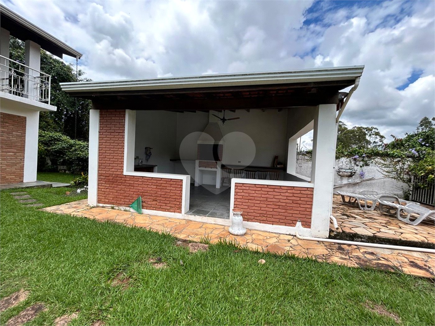 Casa à venda com 5 quartos, sendo 3 suítes, no condomínio Estância Marambaia, Vinhedo - SP
