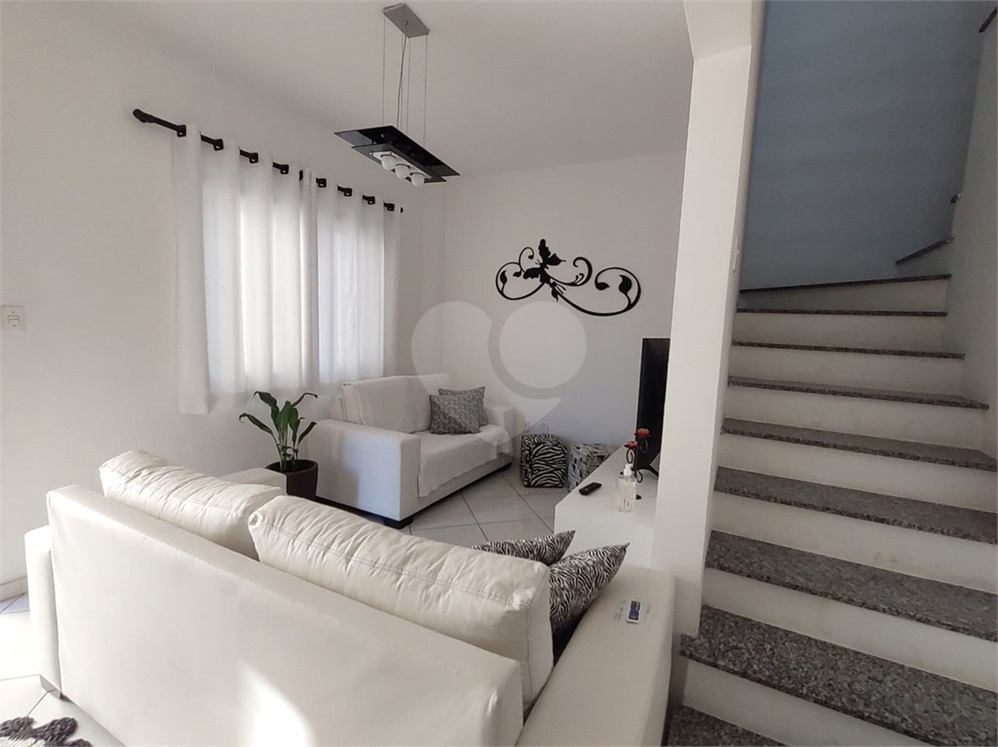 Casa à venda com 2 quartos no condomínio Karolyne, Votorantim - SP